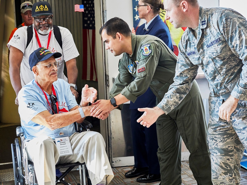 Veteran Volunteer Finds Strong Bond With Veteran Patients