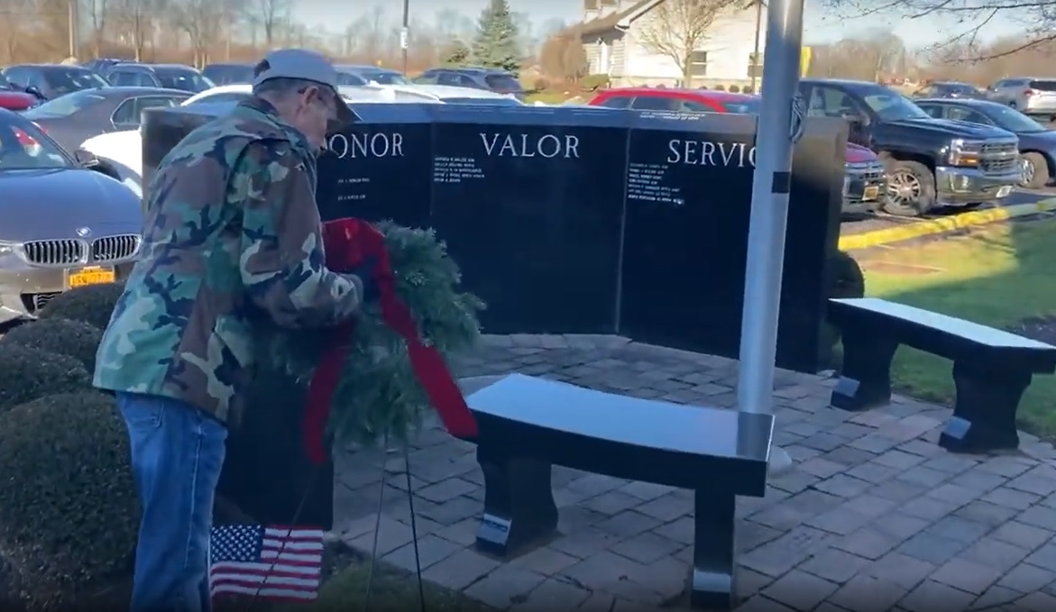 Vietnam Veterans of America Place Holiday Wreath